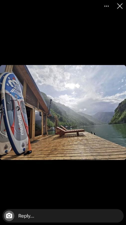 Lake House Perucac Rastiste Eksteriør billede